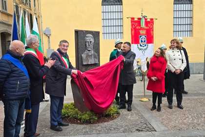 Барелеф на Васил Левски